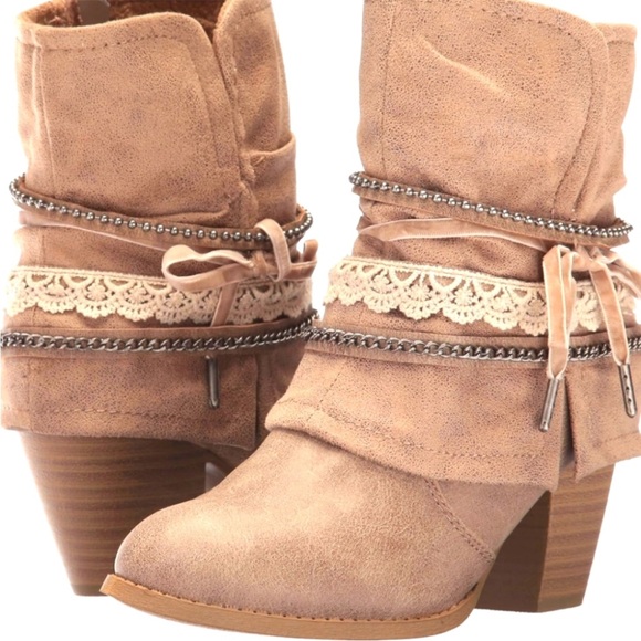Jellypop Shoes - Jellypop Fedora Tan & Lace with Chains Women’s 8.5 Ankle Boots!